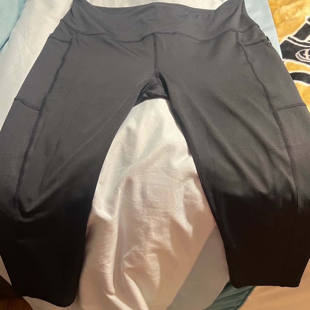 CVG Black list capri leggings